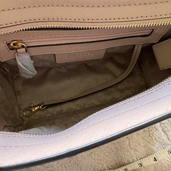 MICHAEL KORS PURSE - Picture 8 of 10